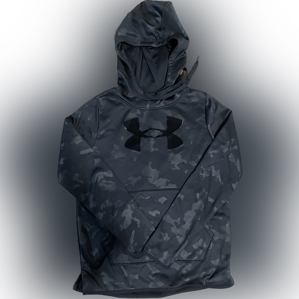 NWOT women’s small Under Armour black camo sweatshirt